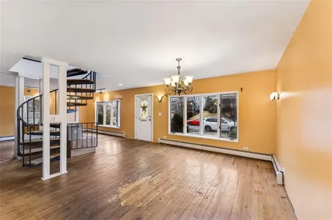 4 Foxcroft Road Albertson NY 11507