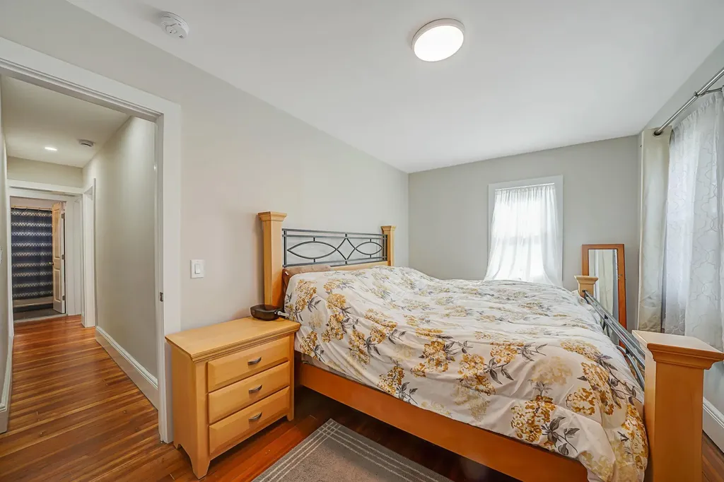 12 Lloyd Avenue Lynbrook NY 11563