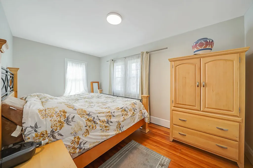 12 Lloyd Avenue Lynbrook NY 11563