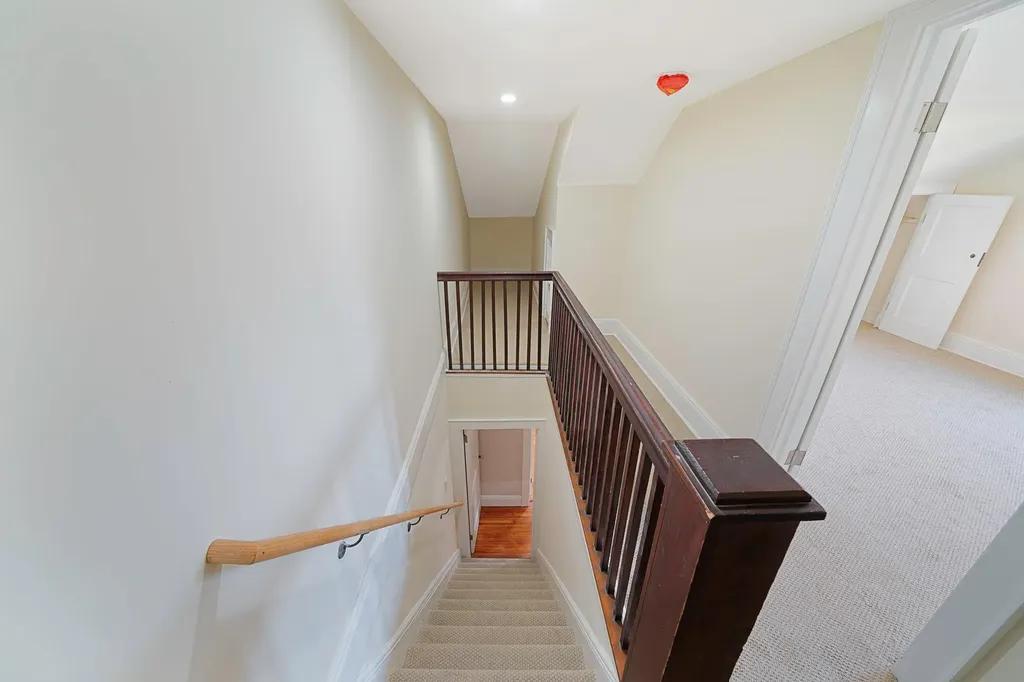 12 Lloyd Avenue Lynbrook NY 11563