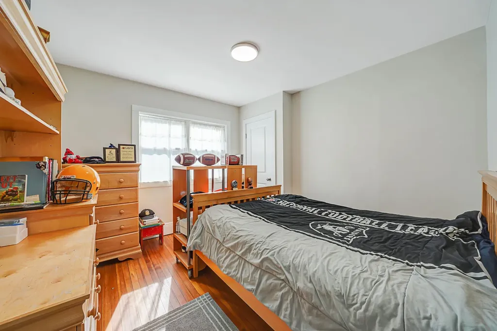 12 Lloyd Avenue Lynbrook NY 11563