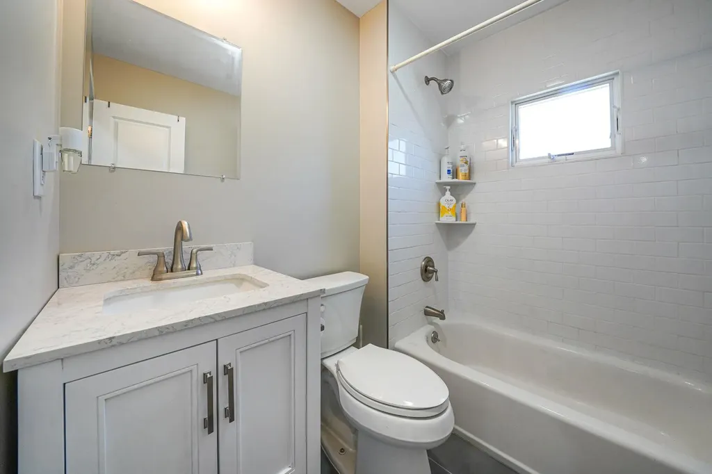 12 Lloyd Avenue Lynbrook NY 11563
