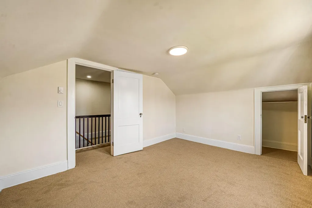 12 Lloyd Avenue Lynbrook NY 11563