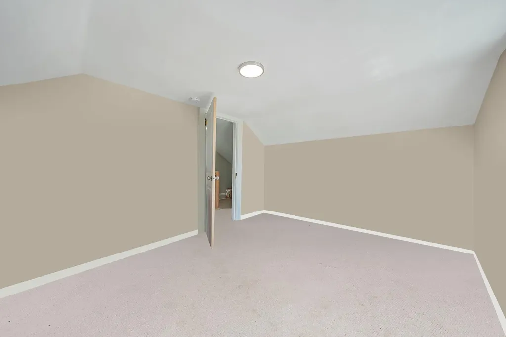 12 Lloyd Avenue Lynbrook NY 11563