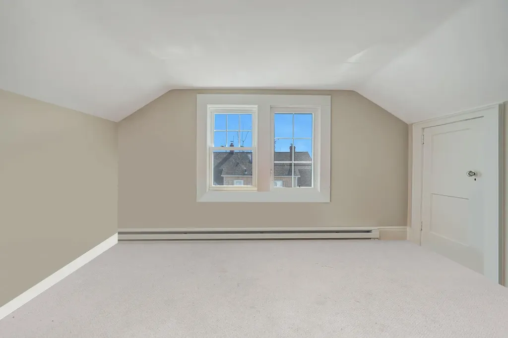 12 Lloyd Avenue Lynbrook NY 11563