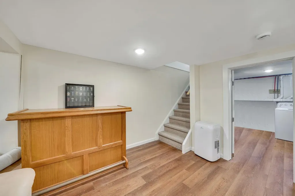 12 Lloyd Avenue Lynbrook NY 11563
