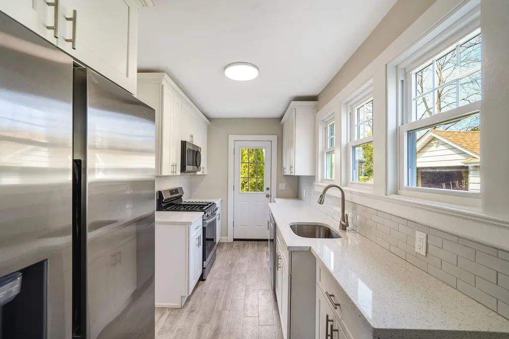12 Lloyd Avenue Lynbrook NY 11563
