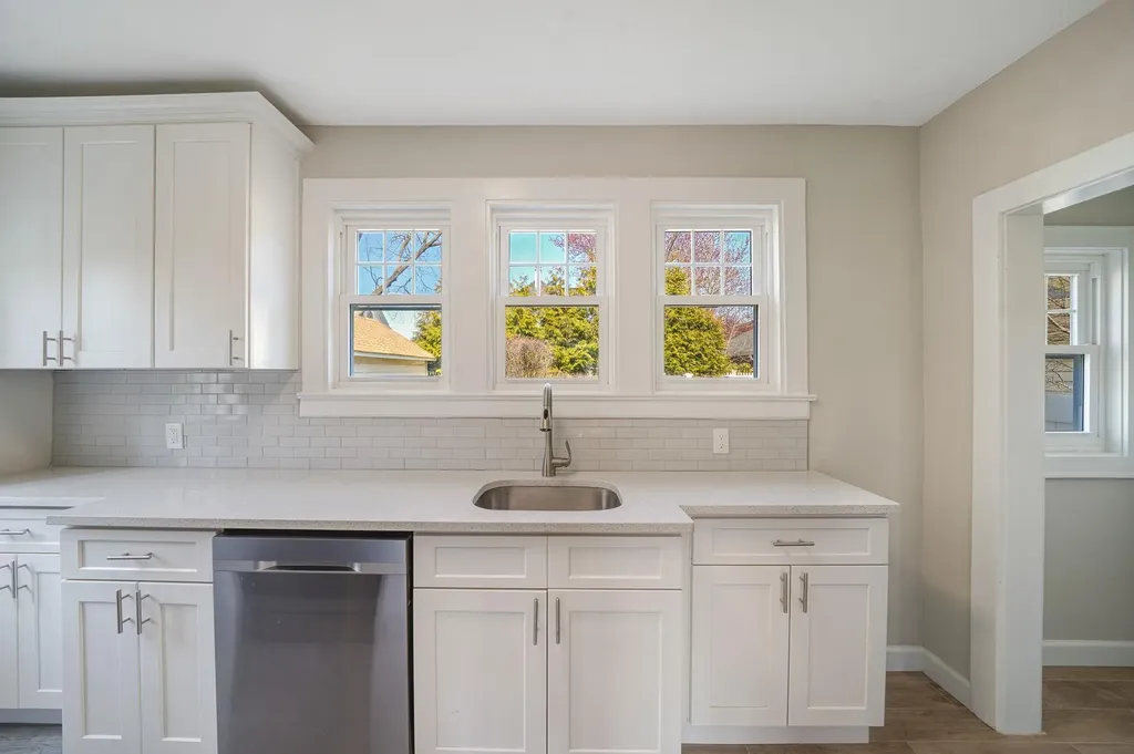 12 Lloyd Avenue Lynbrook NY 11563