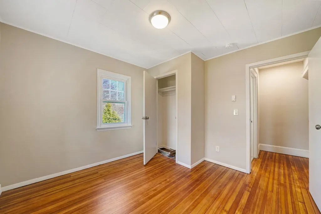 12 Lloyd Avenue Lynbrook NY 11563