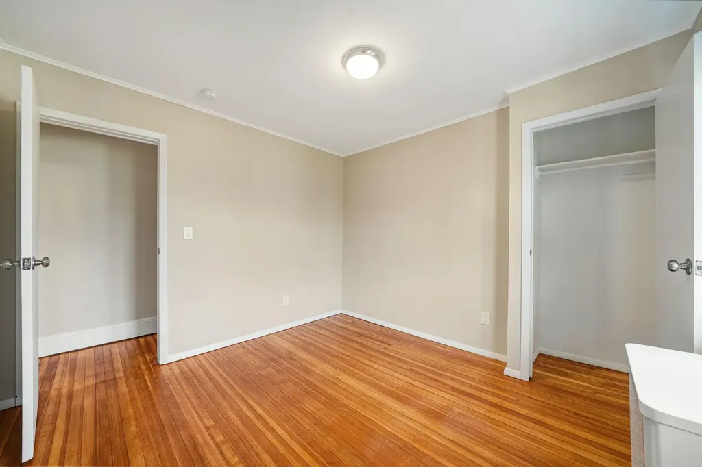 12 Lloyd Avenue Lynbrook NY 11563