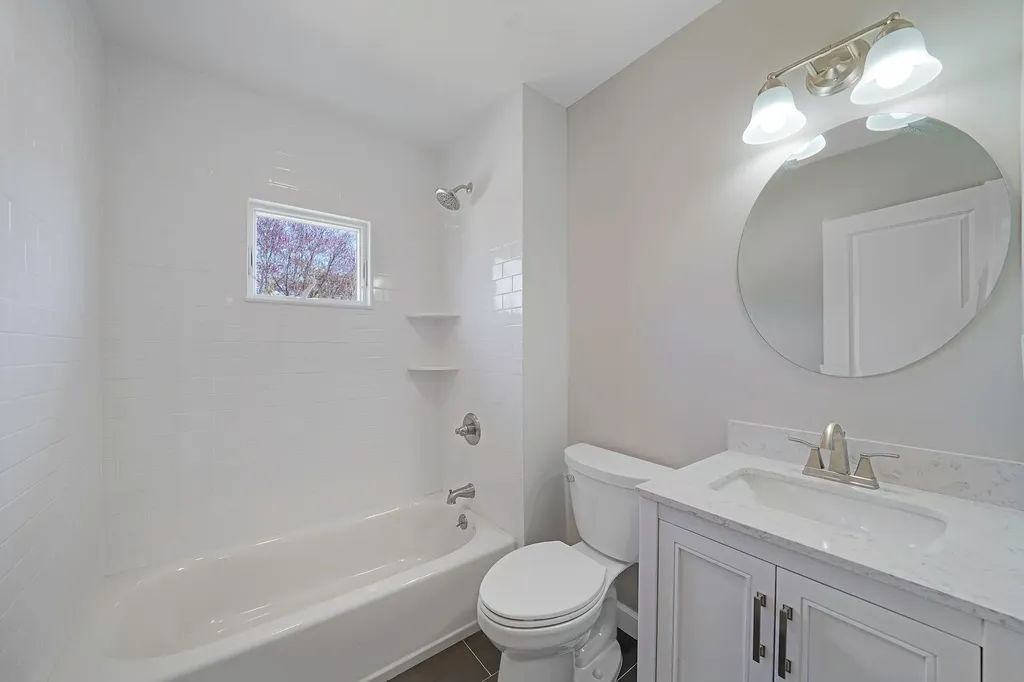 12 Lloyd Avenue Lynbrook NY 11563