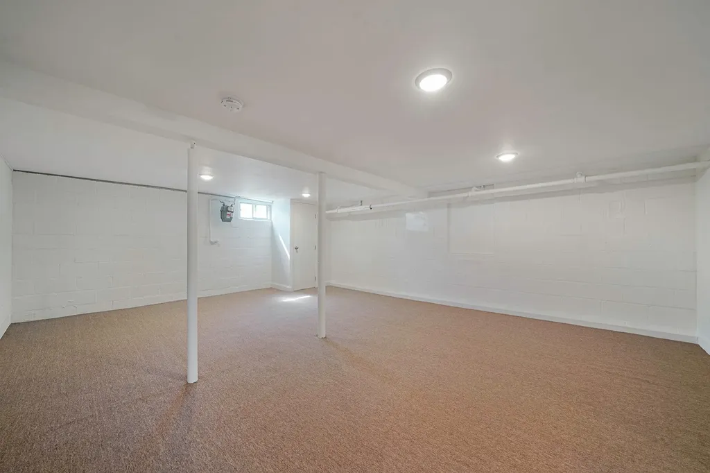 12 Lloyd Avenue Lynbrook NY 11563
