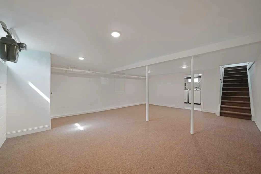 12 Lloyd Avenue Lynbrook NY 11563