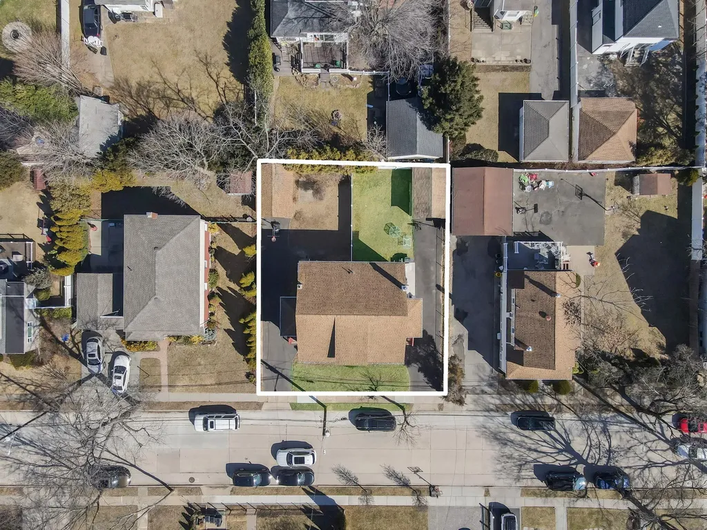 12 Lloyd Avenue Lynbrook NY 11563