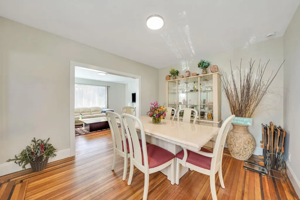 12 Lloyd Avenue Lynbrook NY 11563