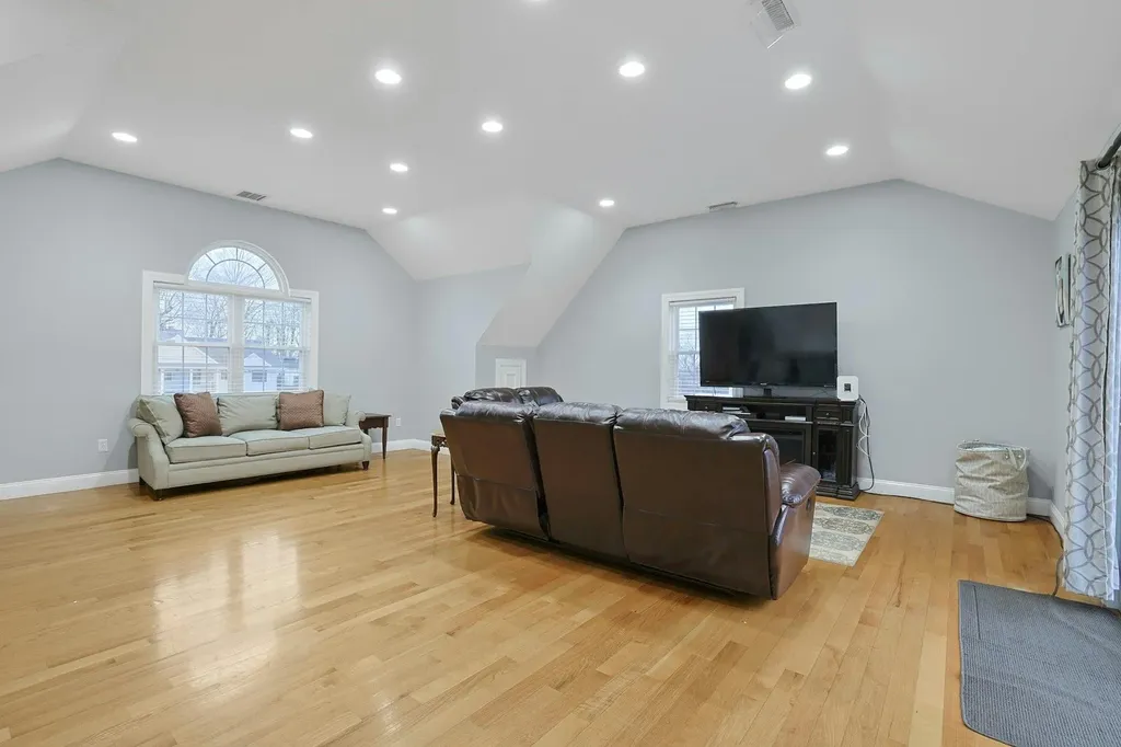 48 Galloway Lane Valhalla NY 10595