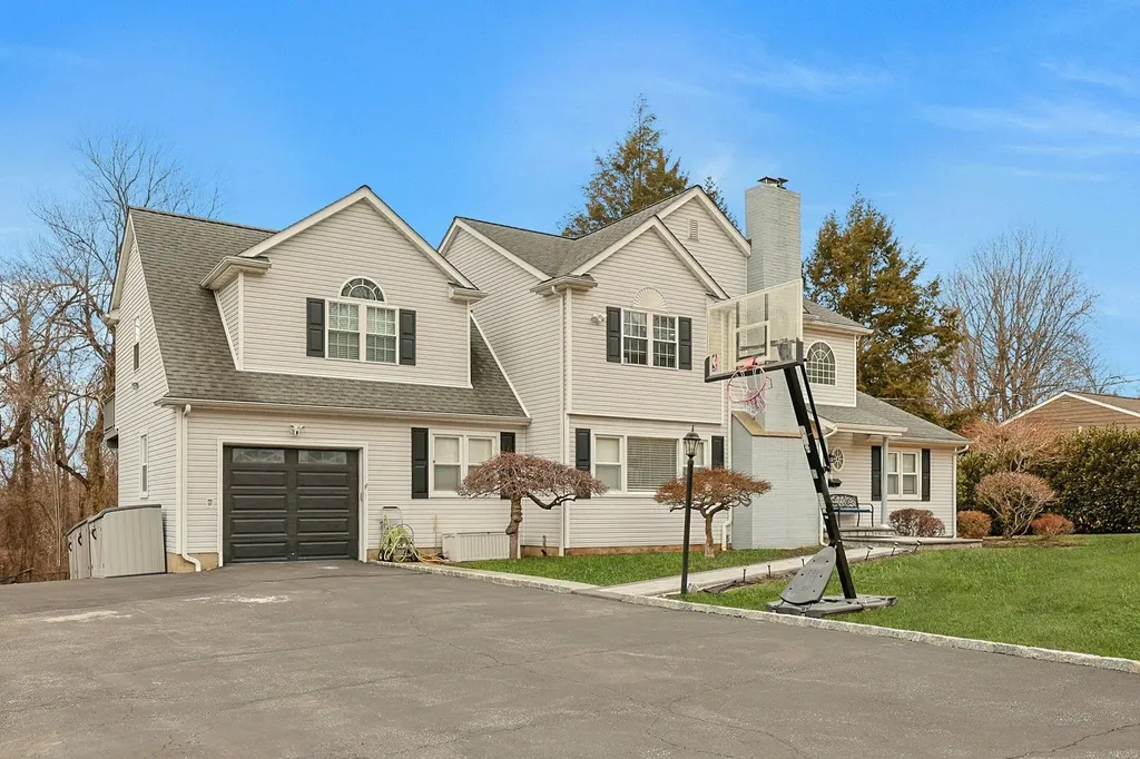 48 Galloway Lane Valhalla NY 10595
