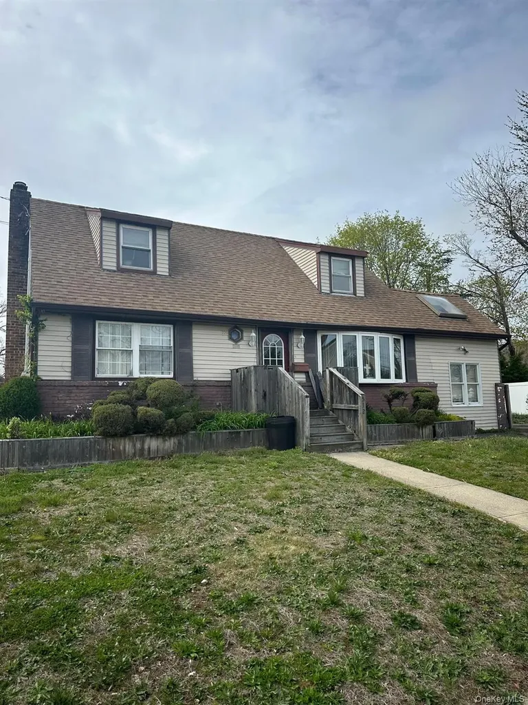 512 Leader Avenue Babylon NY 11703