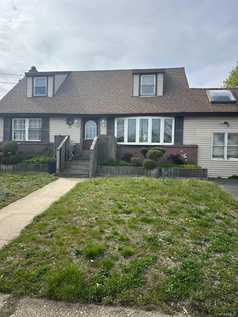 512 Leader Avenue Babylon NY 11703
