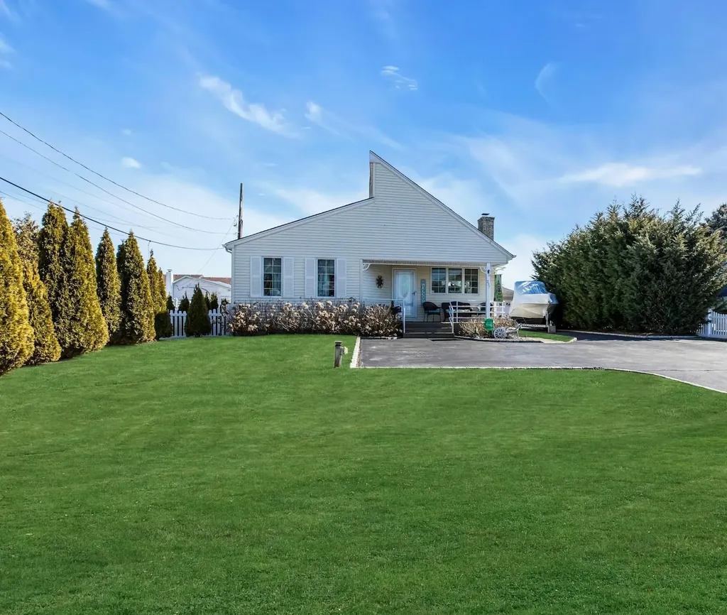 237 Baylawn Avenue Babylon NY 11726