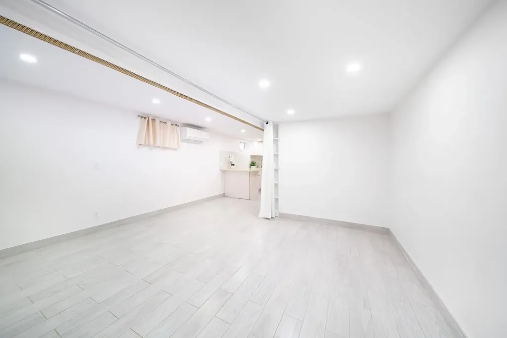 15425 58th Road Flushing NY 11355