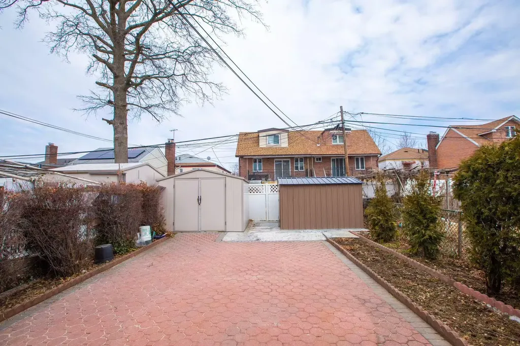 15425 58th Road Flushing NY 11355