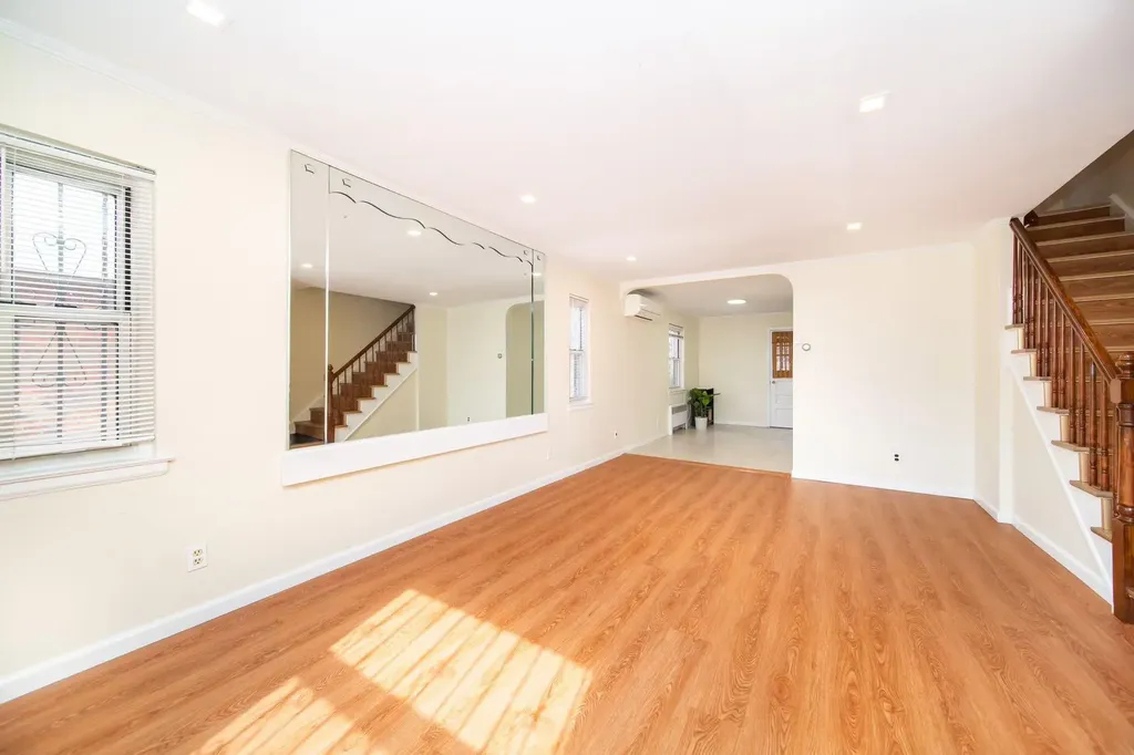 15425 58th Road Flushing NY 11355