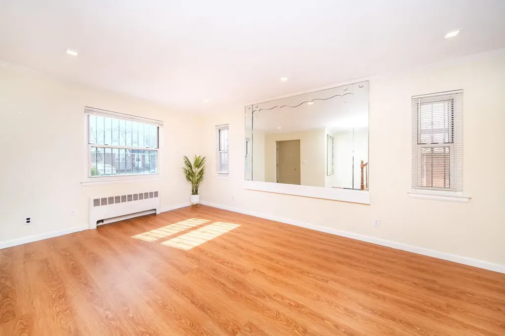 15425 58th Road Flushing NY 11355