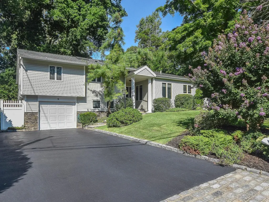 3 Orchard Lane Sea Cliff NY 11579