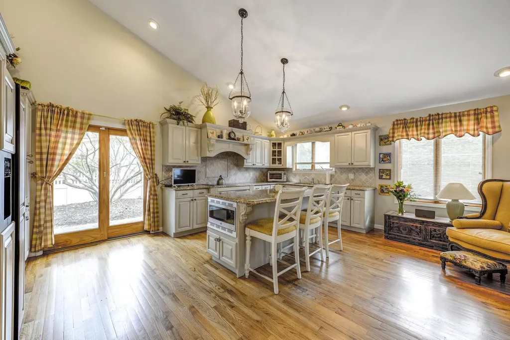 3 Orchard Lane Sea Cliff NY 11579
