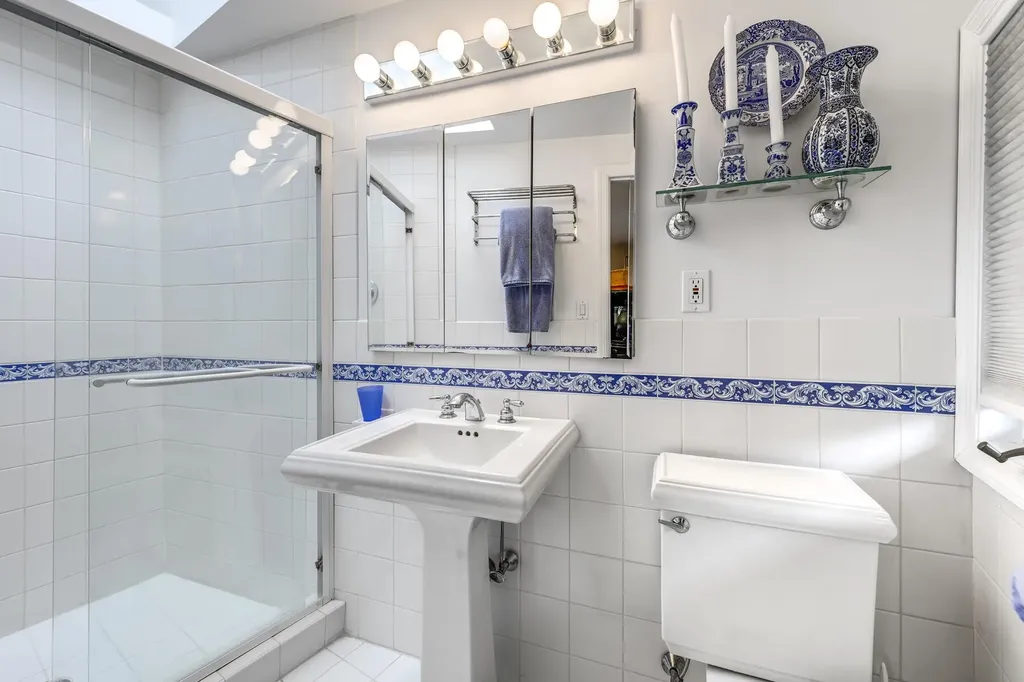 3 Orchard Lane Sea Cliff NY 11579