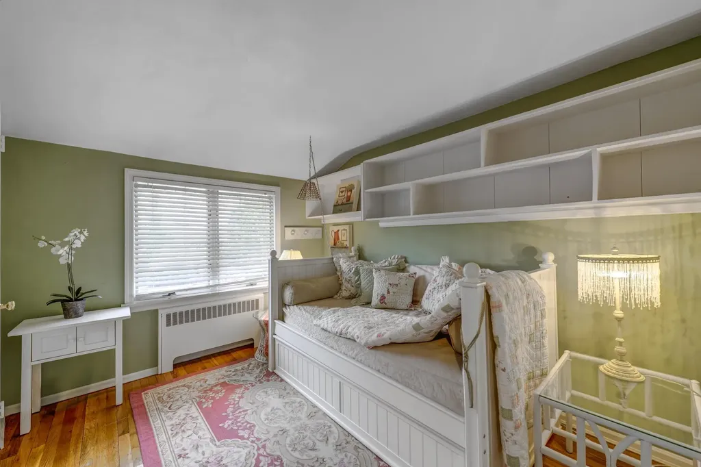 3 Orchard Lane Sea Cliff NY 11579