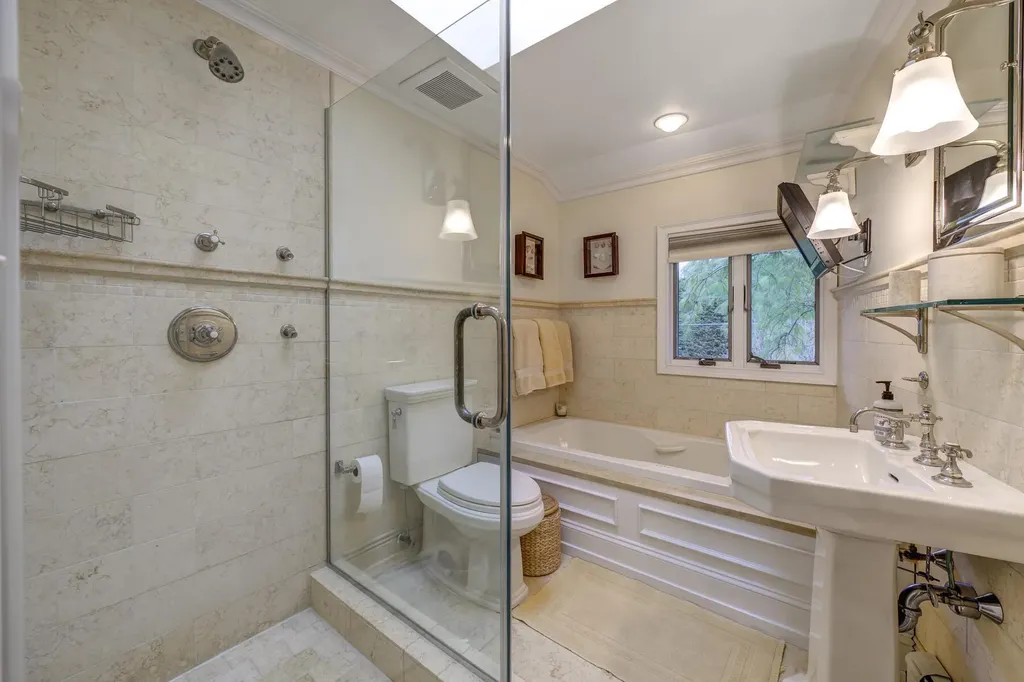 3 Orchard Lane Sea Cliff NY 11579