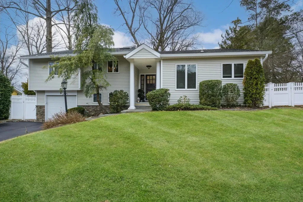 3 Orchard Lane Sea Cliff NY 11579