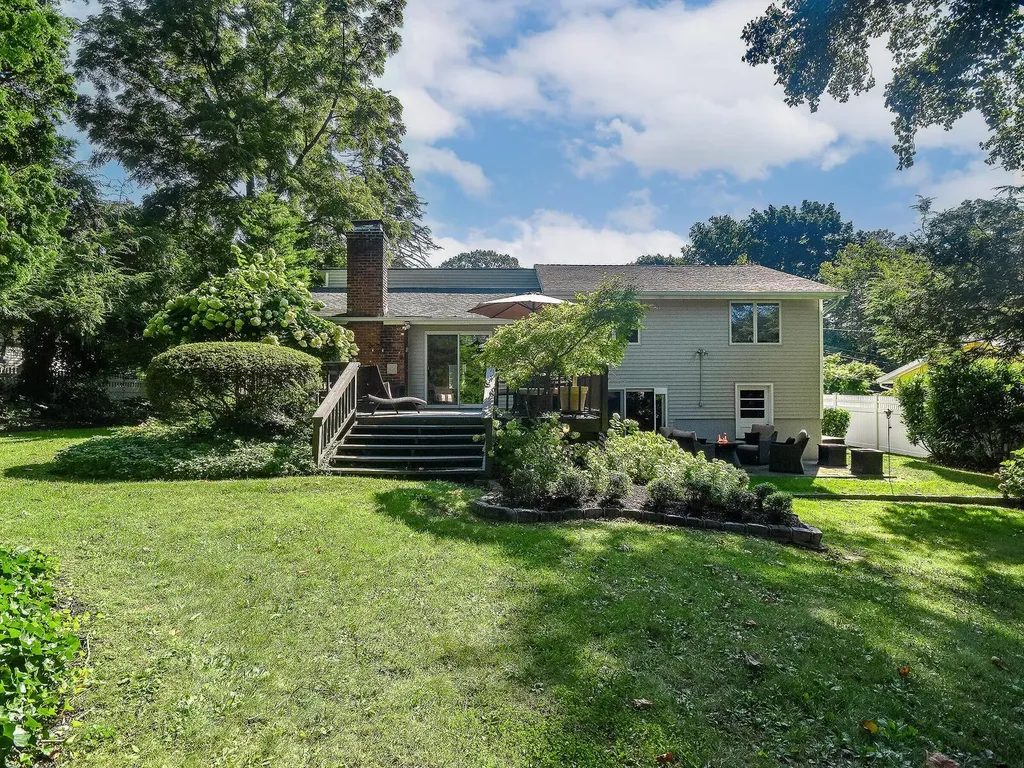 3 Orchard Lane Sea Cliff NY 11579