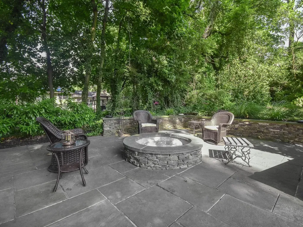 3 Orchard Lane Sea Cliff NY 11579