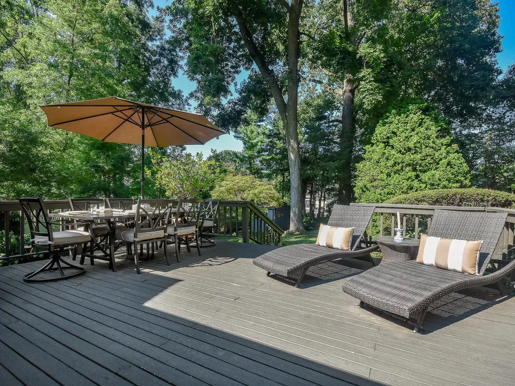 3 Orchard Lane Sea Cliff NY 11579