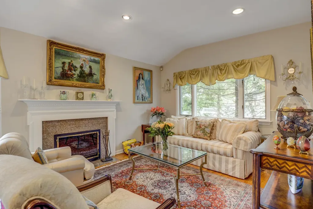 3 Orchard Lane Sea Cliff NY 11579