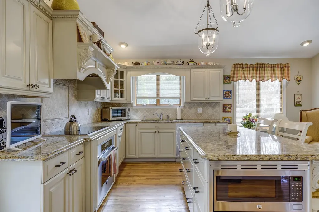 3 Orchard Lane Sea Cliff NY 11579
