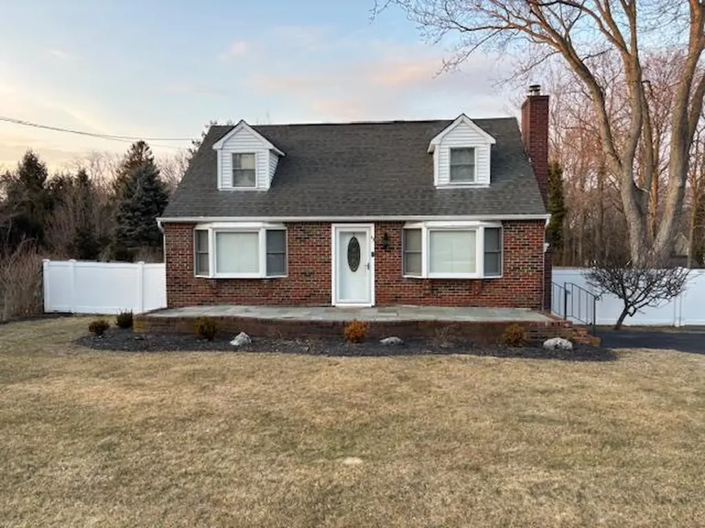 43 Sams Path Brookhaven NY 11778