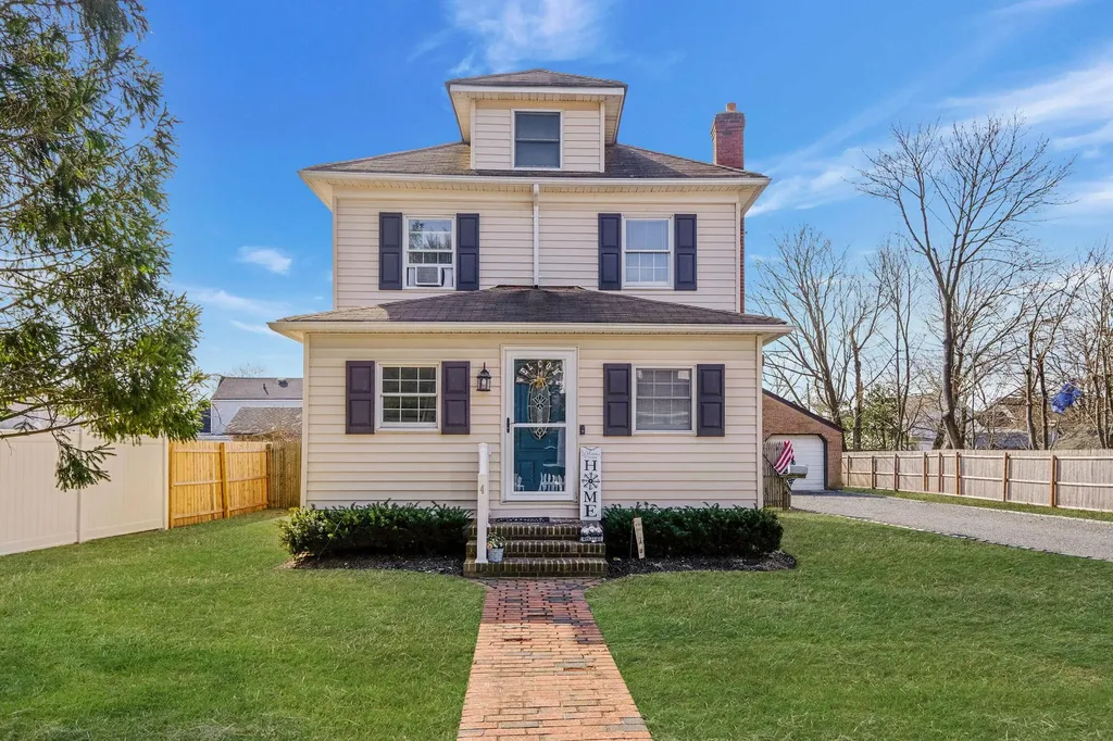 4 Hulse Court Patchogue NY 11772