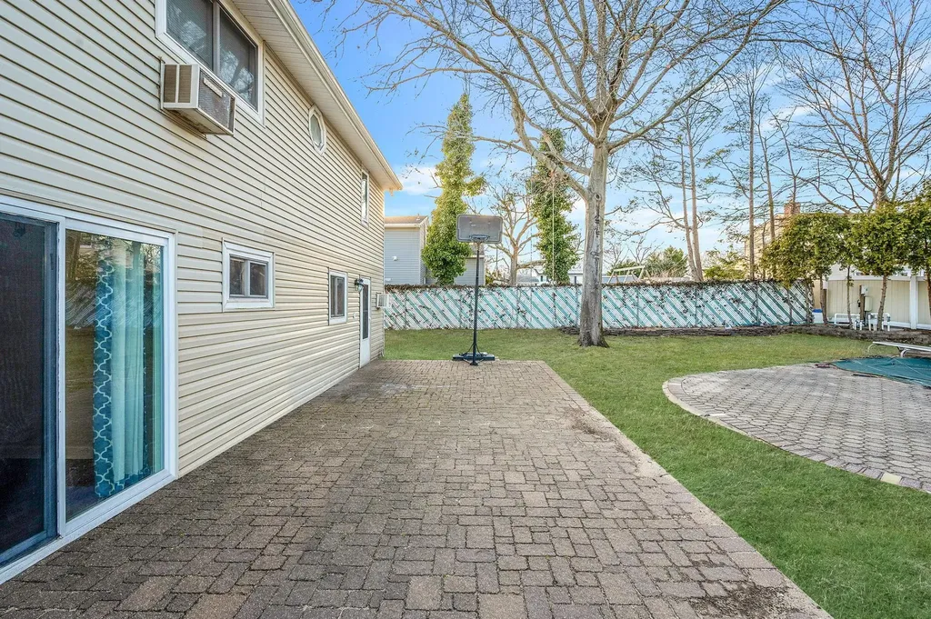 17 Corvette Road Selden NY 11784