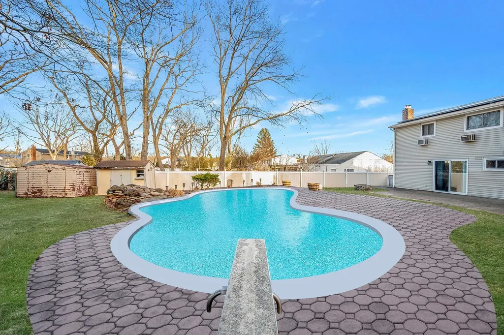 17 Corvette Road Selden NY 11784