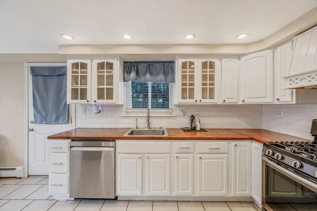 17 Corvette Road Selden NY 11784