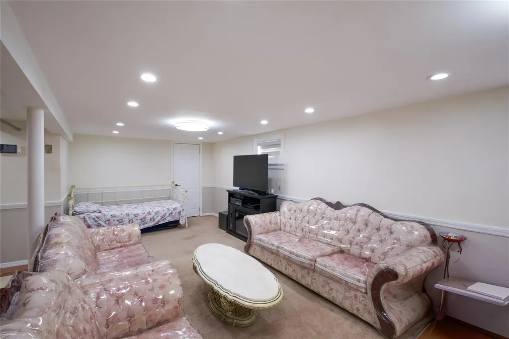 112 Shaw Avenue Valley Stream NY 11580