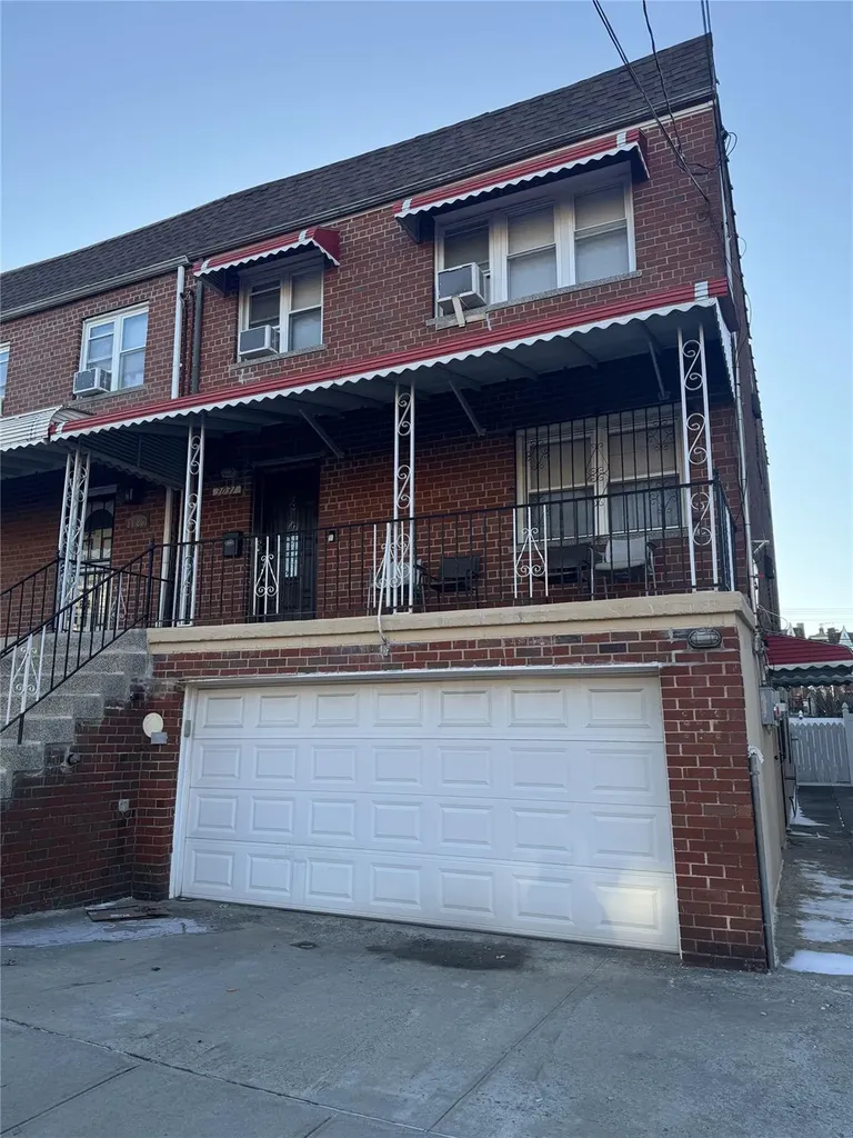 3031 Paulding Avenue Bronx NY 10469