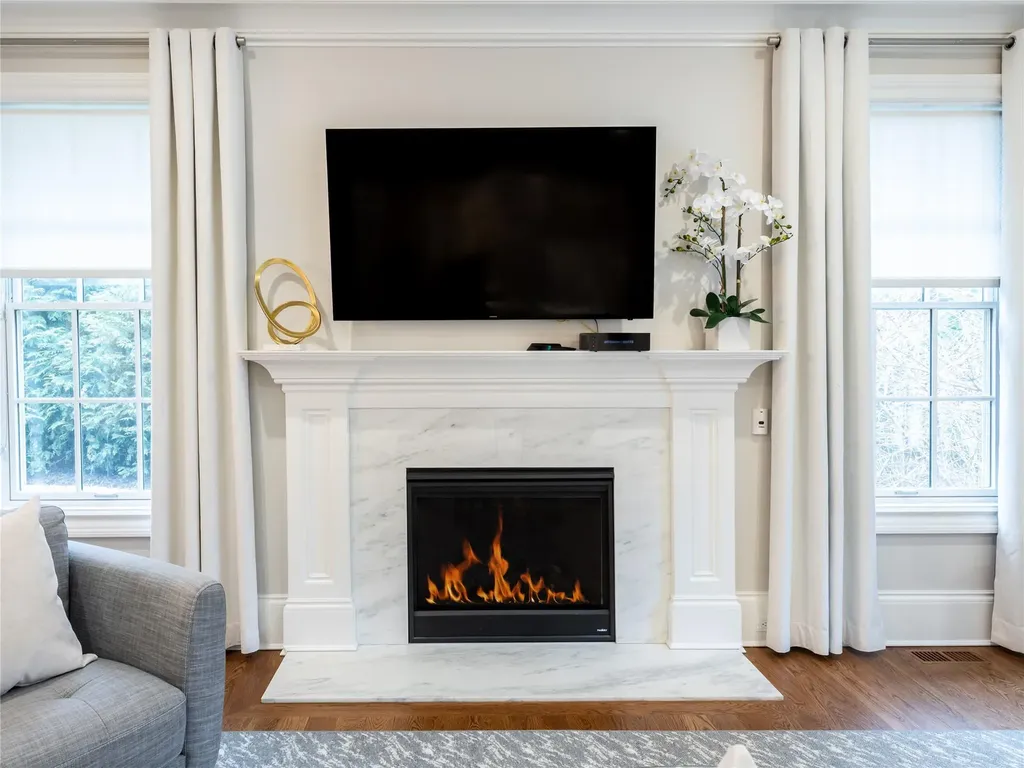 10 The Maples Roslyn NY 11576