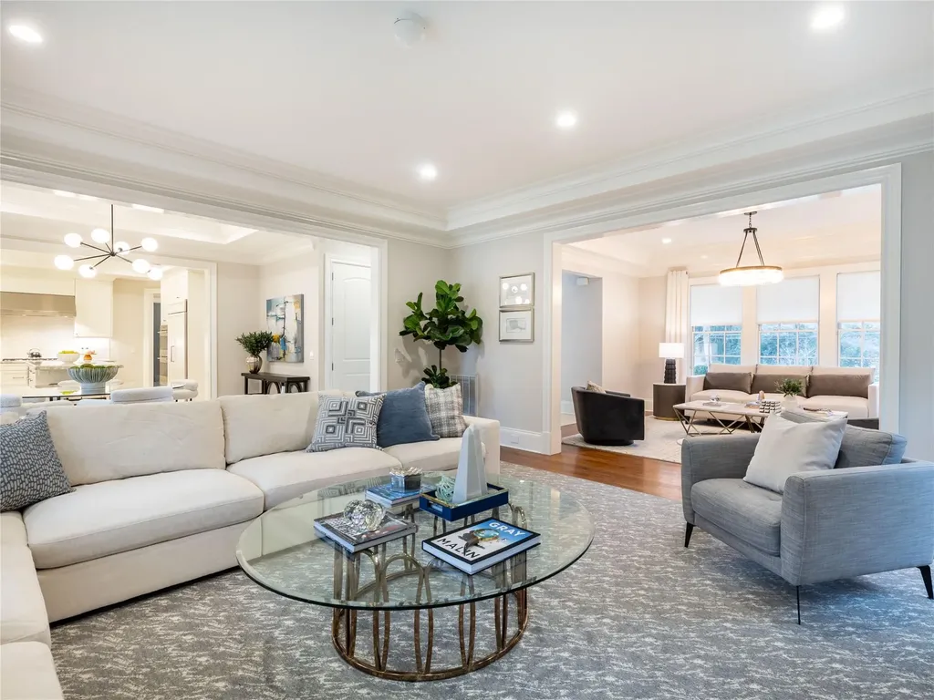 10 The Maples Roslyn NY 11576