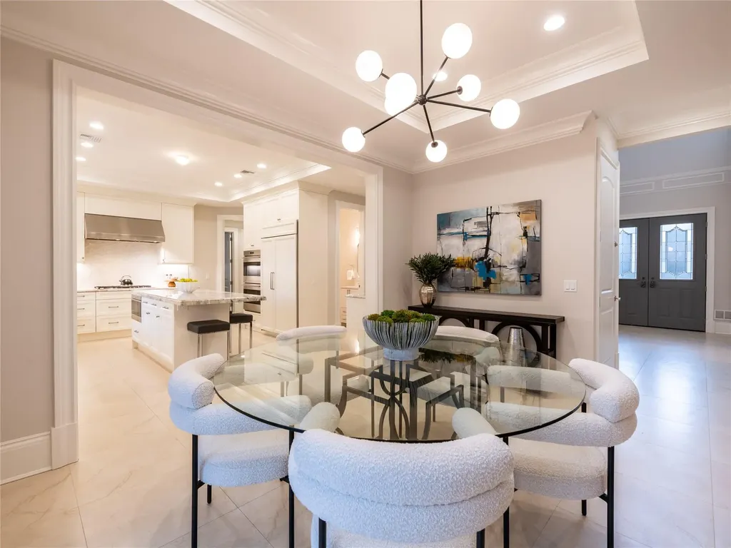 10 The Maples Roslyn NY 11576