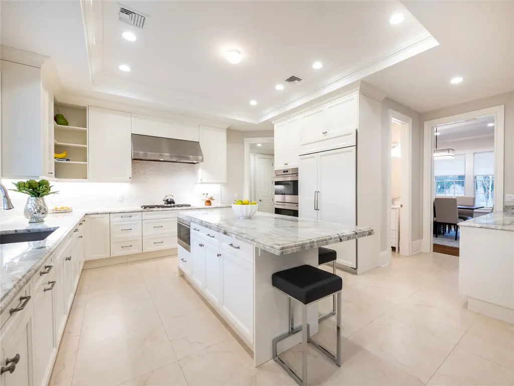 10 The Maples Roslyn NY 11576
